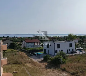 PRIVLAKA - Troetažni stan, novogradnja - 124m2