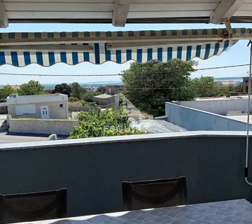 Vrsi – obiteljska kuća s dvije stambene jedinice!!