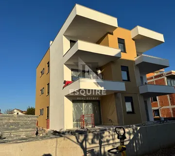 ZADAR - SUKOŠAN Trosoban stan S01 u prizemlju s vrtom, 60 m od mora!!