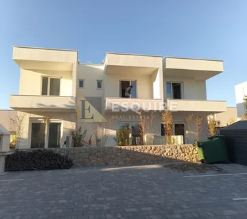 PAG - MANDRE Dvoetažni dvosobni stan - 63m2 - Mandre, Kolan