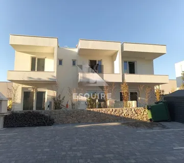 PAG - MANDRE Dvoetažni dvosobni stan - 63m2 - Mandre, Kolan