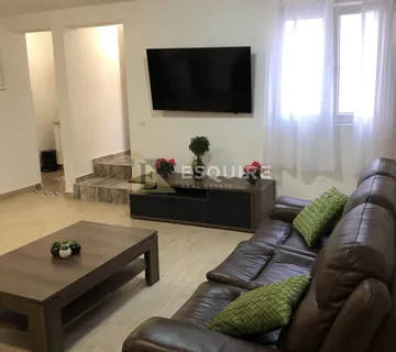 ZADAR - MASLENICA Stan s pogledom na more i vrtom! PRILIKA - Maslenica, Jasenice