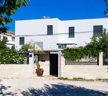 SUKOŠAN - Kuća sa tri stana ukupne stambene površine - 345m2