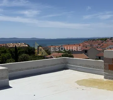 Privlaka-Bilotinjak, dvosobni penthouse sa krovnom terasom!!