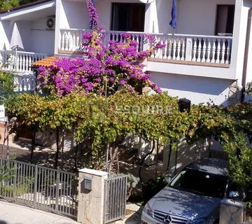 SABUNIKE - Apartmanska kuća sa 6 jedinica - 300m2 - Sabunike, Privlaka