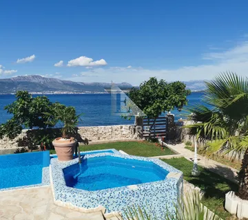 ČIOVO - SLATINE Villa u prvom redu do mora - Slatine, Split