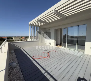 PRIVLAKA - predivna luksuzna duplex vila s bezenom!!