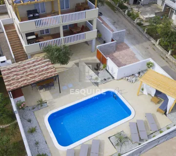 ZADAR - POSEDARJE Impozantna villa sa bazenom - 280m2