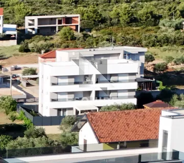 SUKOŠAN - MALA MAKARSKA - Trosoban penthouse 100m od mora - 127m2