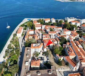 ZADAR - Zgrada u centru stare jezgre grada sa 6 apartmana i 2 poslovna prostora  - cover