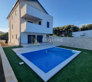 PAG - MANDRE Trosoban apartman s bazenom - 110m2 - Mandre, Kolan