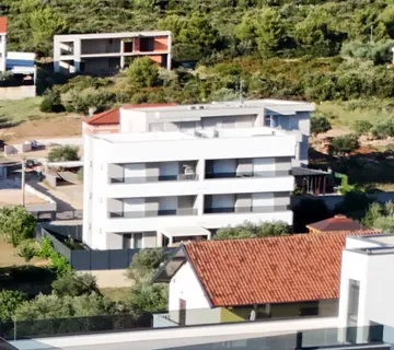 SUKOŠAN - MALA MAKARSKA - Trosoban penthouse 100m od mora - 127m2