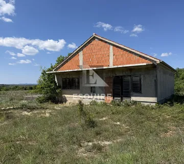 GORNJI ZEMUNIK - prodaje se kuća sa prostranim zemljištem od 4049 m2! - Zemunik Gornji, Zemunik Donji