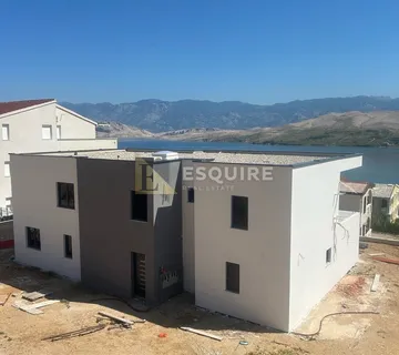 PAG - Apartman u prizemlju novogradnje s pogledom