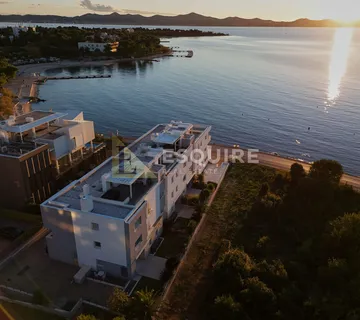 DIKLO - Dvosoban stan s vrtom i garažom 1. red do mora - 89m2 - Diklo, Zadar