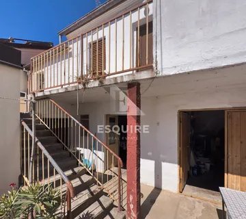 DIKLO - Kuća katnica za adaptaciju s velikom okućnicom - 592m2 - Diklo, Zadar