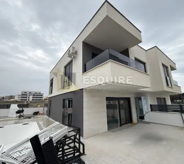 Povljana - Namještena Duplex Kuća S Grijanim Bazenom!!