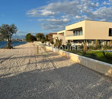 ZATON - Luksuzna četverosobna vila 1. red do mora - 260m2 - Zaton, Nin
