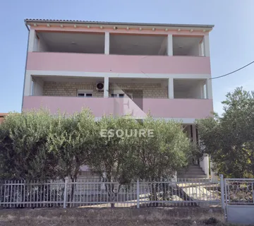 Bibinje - Zadar, Prostrana kuća sa tri stana na atraktivnoj lokaciji!!
