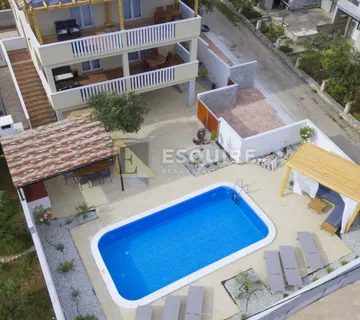 ZADAR - POSEDARJE Impozantna villa sa bazenom - 280m2