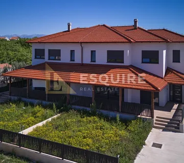 MURVICA - Dvojna kuća, 5 soba, garaža - 241m2 - Murvica, Poličnik