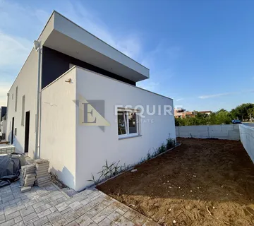 PRIVLAKA – Sabunike, dvosoban apartman u prizemlju s vrtom!! - Sabunike, Privlaka