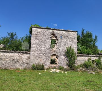 Kamena kuća za renovaciju na čak 33099 m2 - cover