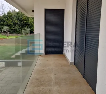 Apartman 80 m2 PRODAJA Privlaka, 3s, priz, vrt, parking, 150 m od mora