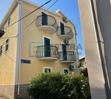 Apartmanska kuća 240 m2 PRODAJA, Ugljan, Kukljica, 50 m od mora