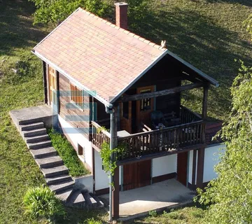 Vikendica Breznički Hum s 3428 m2 zemljišta
