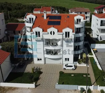 Apartmanska kuća s 10 app i bazen! - Zadar