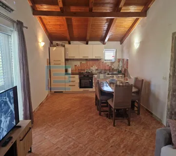 Kuća prodaja POLAČA 160 m2 na 2396 građevinske parcele