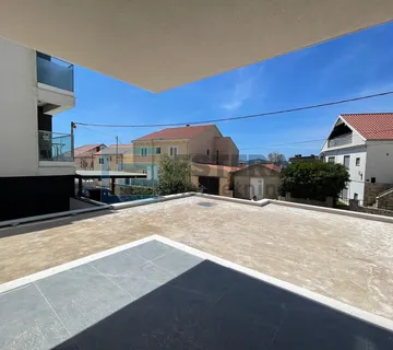 Apartman 69 m2 PRODAJA Diklo, Zadar, prizemlje, 2s, 2 parkinga, 50 m od mora