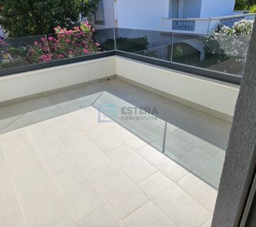  PRODAJA kuća sa bazenom Vir, 450 m od mora, 2 apartmana, garaža - cover
