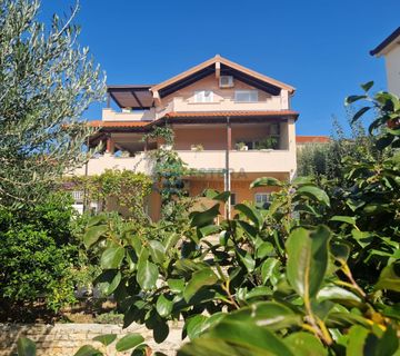 PRODAJA Kruševo kuća sa 5 apartmana, pogled na more - cover