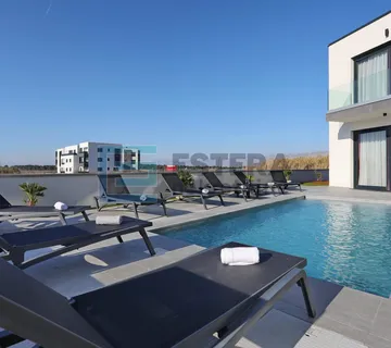 Luksuzna vila PRODAJA Privlaka, 200 m2, bazen