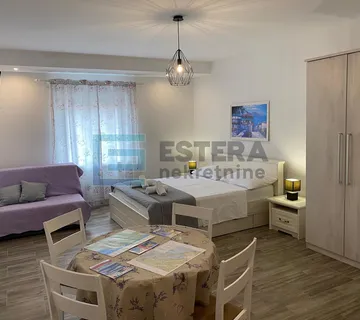 Kuća PRODAJA Biograd na Moru, 3 apartmana, 60 m od mora