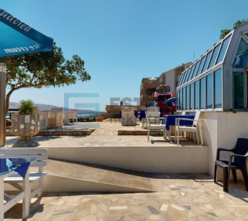 PRODAJA hotel 18 soba, 3*, Pag, pogled na more, 10 m od mora