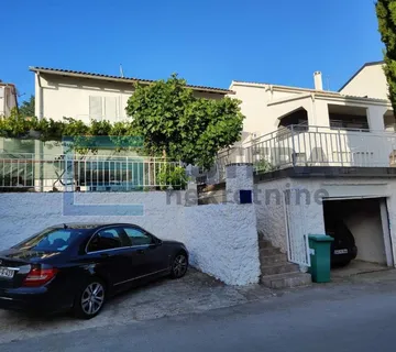 Kuća PRODAJA 260 m2, 2 apartmana, terasa, parking, garaža, 50 m od mora - Drage, Pakoštane
