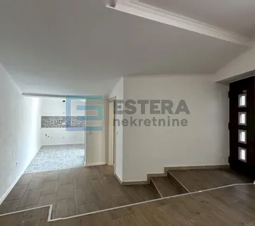 Stan 40 m2 PRODAJA Biograd na Moru, 1s, priz, adaptiran - Poličnik