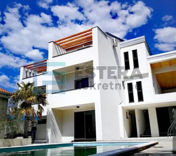 Kuća 244 m2 PRODAJA Biograd na Moru, 8 apartmana, bazen