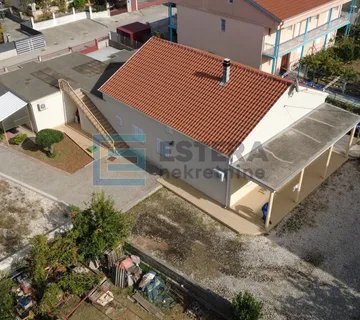 Kuća prizemnica s 3 stambene jedinice, 307 m2 Biograd n/M PRODAJA - Biograd na moru
