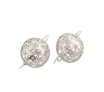 Srebrne naušnice Sarah - cover