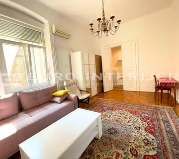 Zagreb Centar Palmotićeva ul. Četverosoban stan 100 m² balkon najam - Donji Grad, Zagreb