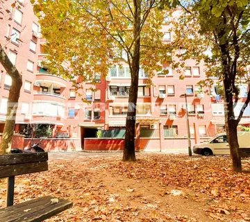 Zagreb, Malešnica, uređena garsonijera 34 m² lift ostava