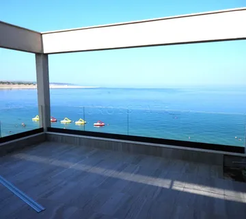 Povljana: NOVOGRADNJA, 2-etažni penthouse površine 121.15 m2, PRVI RED DO MORA