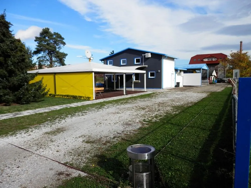 Varaždin: poslovna zgrada za razne namjene, 264 m2, parcela 2000 m2 - cover