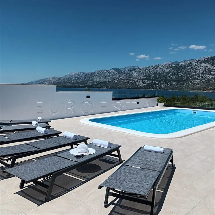 Rovanjska: NOVA moderna vila površine 320 m2 sa bazenom i pogledom na more - cover