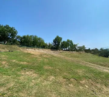 Breznički Hum - Radešić: građevinsko zemljište površine 963 m2