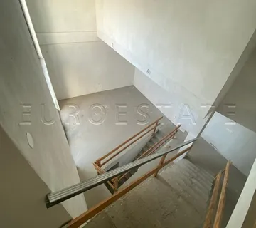 Varaždin - Centar: ekskluzivna novogradnja, 3-etažni stan, roh-bau, 210.10 m2 NKP - cover